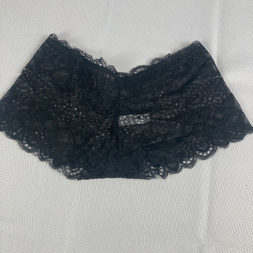 Women’s Black Chuns Lingerie Lace Boy shorts. Size F fits most XXS - M.